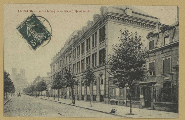 REIMS. 82. La rue Libergier - École professionnelle.