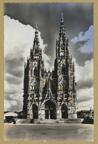 ÉPINE (L'). 1593-Basilique Notre-Dame de l'Epine, XVe s. Célèbre sanctuaire marial de pèlerinage.
C.A.P.[vers 1959]
Collection du pèlerinage