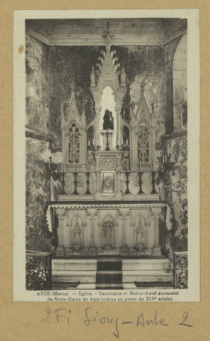 SIVRY-ANTE. Ante (Marne). Église. Sanctuaire et maître-autel surmonté de Notre-Dame de Ante, (statue en pierre du XIVème S.).