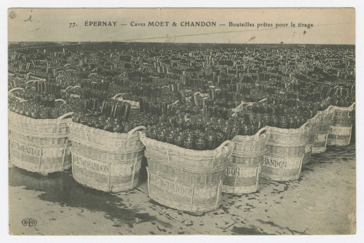 ÉPERNAY. 75. Caves Maison Moët & Chandon. Manutention des vins en fûts. Bouteilles prêtes pour le tirage.(51 - Épernay : Émile Choque)