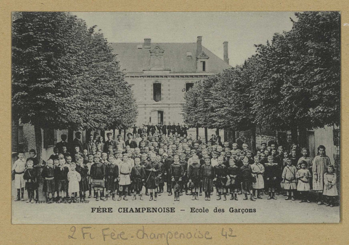 FÈRE-CHAMPENOISE. Ecole des Garçons. Paris Édit. Ferrand - Radet (75 - Paris imp. Baroud). [vers 1917] 