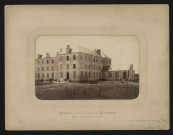 Le pensionnat : vue des bâtiments / J. David.