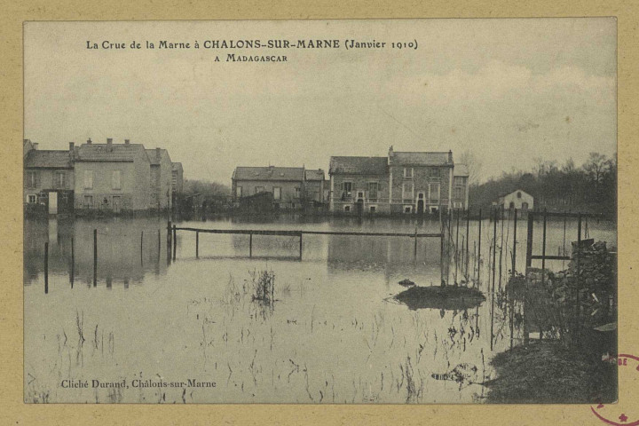 CHÂLONS-EN-CHAMPAGNE. La crue de la Marne à Châlons-sur-Marne (janvier 1910). A Madagascar.
