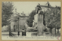 CHÂLONS-EN-CHAMPAGNE. 55- Monument du Duc de la Rochefoucauld et les Arts-et-Métiers.
L. L.Sans date