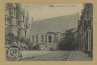 REIMS. 214. l'Archevêché, Cour intérieure / N.D., phot.