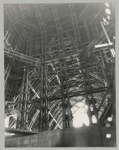 REIMS. Cathédrale de Reims. Charpente de la croisée du transept.