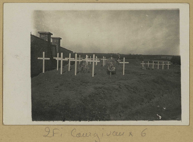 COURGIVAUX. Tombes de soldats de 1914.