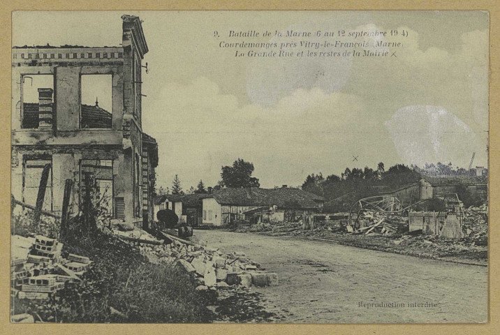 COURDEMANGES. 9-Bataille de la Marne 6 au 12 septembre 1914. Courdemanges près de Vitry-le-François, la Grande Rue et les restes de la Mairie.