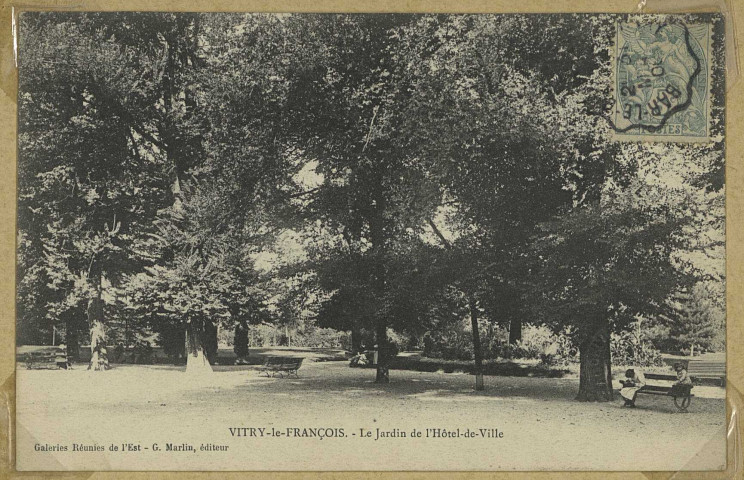 VITRY-LE-FRANÇOIS. Le jardin de l'Hôtel de Ville. Édition G. Marlin. [vers 1906] 