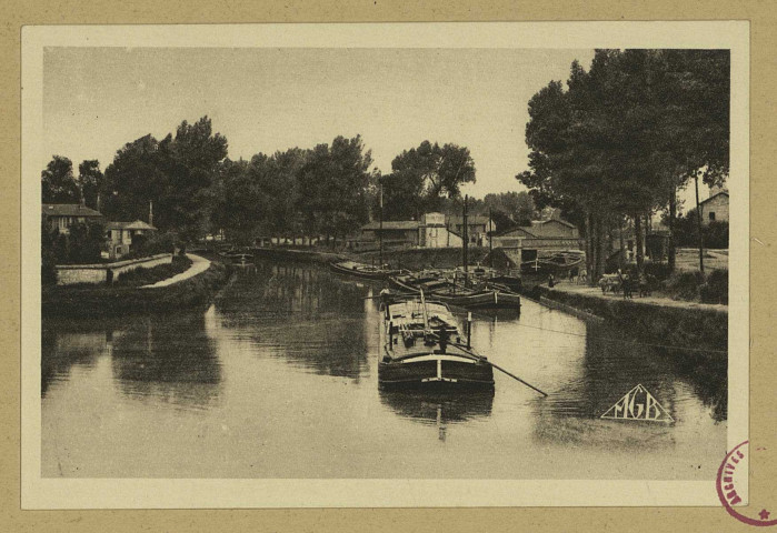 CHÂLONS-EN-CHAMPAGNE. 27- Le canal. Château-Thierry Bourgogne Frères. Sans date 