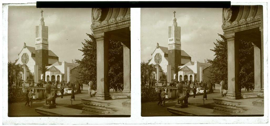 Exposition coloniale 1931 . Pavillon des Missions catholiques.