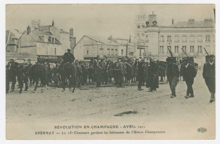 ÉPERNAY. Révolution en Champagne. Avril 1911. Épernay. Le 15e chasseurs gardant les bâtiments de l'Union Champenoise.ELD