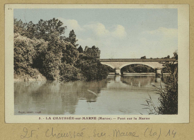 CHAUSSÉE-SUR-MARNE (LA). 5-Pont sur la Marne.
ParisRéédit. Royer Artistic.[vers 1939]