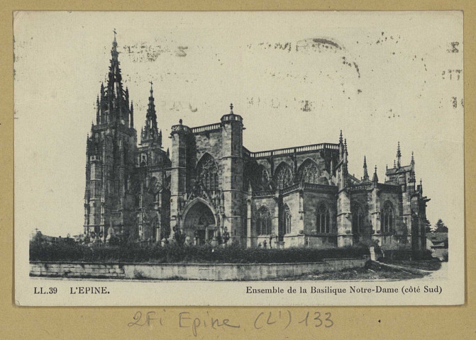 ÉPINE (L'). 39-Ensemble de la Basilique Notre-Dame (côté Sud).
(67 - Strasbourg-SchiltigheimCie des Arts photomécaniques).[vers 1939]