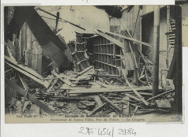 REIMS. Incendie et Bombardement de Reims Pensionnat de Jeunes Filles, Rue du Trésor. La Lingerie / ND Cliché Léon Doucet.
(75 - ParisNeurdein et Cie.).1919