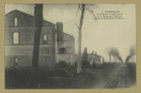 SOMMESOUS. -2-L'ancienne gendarmerie et la route de Châlons après la bataille de la Marne.