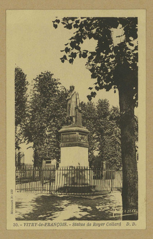 VITRY-LE-FRANÇOIS. 30 - Statue de Royer-Collard.
(Imp. D. DelboyMirecourt).[vers 1942]