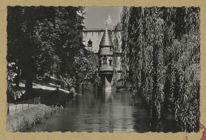 CHÂLONS-EN-CHAMPAGNE. 112- Caisse d'Epargne vue des jardins. Reims ""La Cigogne"". [vers 1951] 