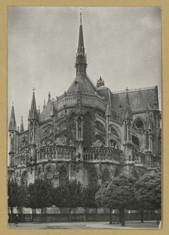 REIMS. La Cathédrale Notre-Dame (XIIIe s.) - Le Chevet / Service Commercial Monuments historiques - Grands Palais - Avenue Alexandre III.