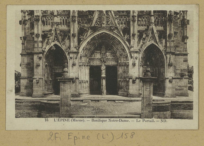 ÉPINE (L'). 16-Basilique Notre-Dame, le portail / N. D., photographe.
(75 - ParisLevy et Neurdein Réunis).Sans date