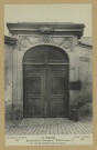 REIMS. 23. Portail de la Visitation , XVIIIe s., 3 rue du Cardinal de Lorraine / F. Rothier, phot.
(51 - ReimsJ. Bienaimé).1908-1909
Société des Amis du Vieux Reims