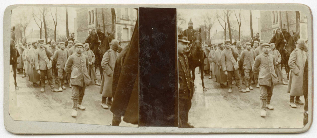Prisonniers boches [sic] arrivant à Châlons, février 1915.