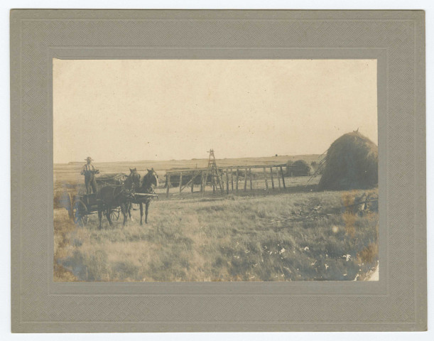 Famille de Blanche Royer, émigrée à Edmonton au Canada. Un homme sur une exploitation agricole (chevaux, meule de foin)
