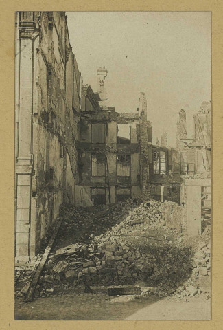 REIMS. [5 rue Henri IV, 1923].