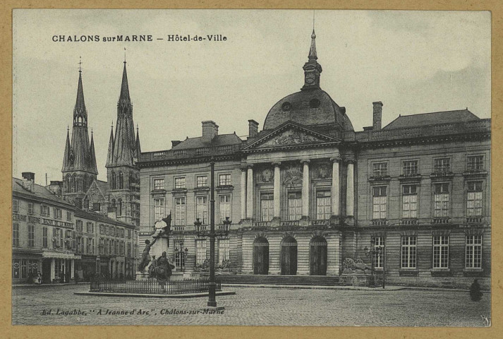CHÂLONS-EN-CHAMPAGNE. Hôtel-de-Ville.
Châlons-sur-MarneLagabbe ""A Jeanne d'Arc"".Sans date