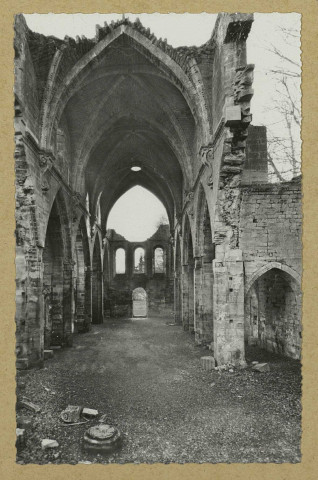 TROIS-FONTAINES-L'ABBAYE. Église abbatiale XIIe. Abbaye fondée par St-Bernard en 1118. / H. Knech, photographe à Saint-Dizier.