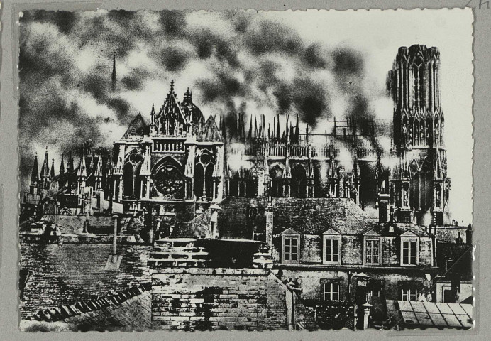 REIMS. P. 1. La Cathédrale pendant l'incendie du 19 septembre 1914.
ReimsÉdition Reims-Cathédrale.Sans date