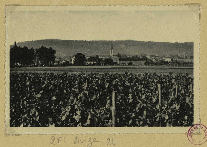 AVIZE. Avize et les coteaux.
(71 - Mâconimp. Combier CIM).[vers 1947]
Collection Pilard, Avize