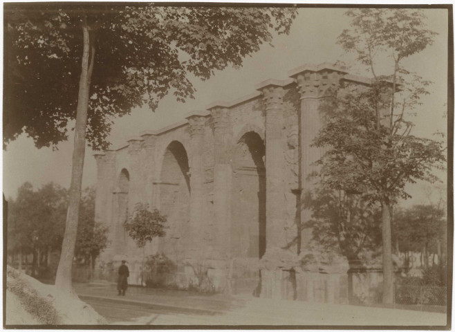 REIMS. Porte de Mars