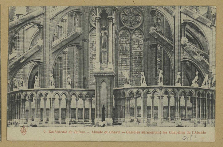 REIMS. 6. Cathédrale de Abside et Chevet - Galeries surmontant les chapelles de l'Abside / L. de B.