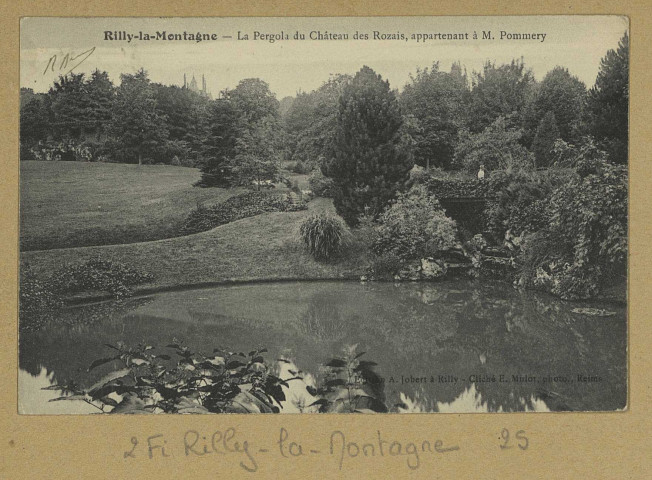 RILLY-LA-MONTAGNE. La Pergola du Château des Rozais, appartenant à M Pommery / E. Mulot, photographe à Reims.
Rilly-la-MontagneÉdition A. Jobert.[vers 1907]