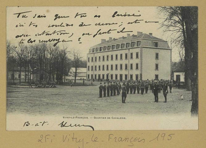 VITRY-LE-FRANÇOIS. Quartier de Cavalerie. (75 - Paris imp. A. Breger Frères). [vers 1903] 