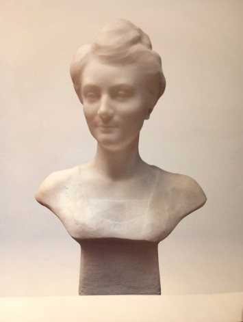 Marbre d’Hélène Bourgeois réalisé par Léon Bourgeois vers 1895-1900  [Musées de Châlons-en-Champagne, inv. 926.7.100]
