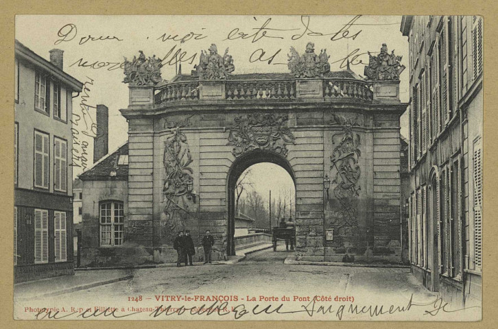 VITRY-LE-FRANÇOIS. 1248. La Porte du Pont (côté droit).
(02 - Château-ThierryA. Rep. et Filliette).[vers 1904]
Collection R. F