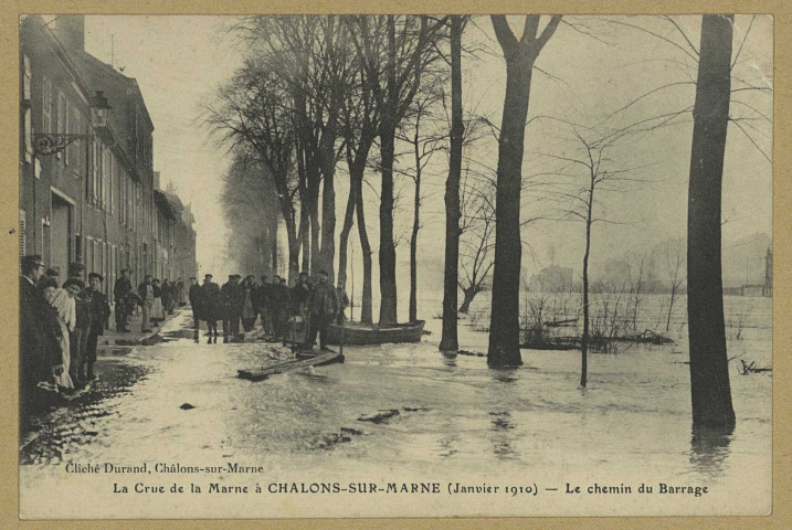 CHÂLONS-EN-CHAMPAGNE. La Crue de la Marne à Châlons-sur-Marne (janvier 1910) - Le chemin du Barrage.