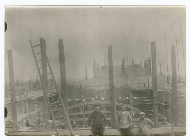 REIMS. Chantier de reconstruction du Grand Théâtre de Reims