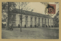 VITRY-LE-FRANÇOIS. Hôtel de Ville, côté du jardin public.