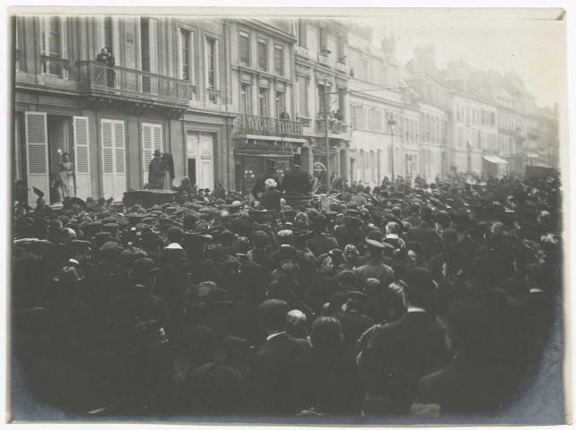 Visite du tsar à Reims, rue de Talleyrand vers le théâtre