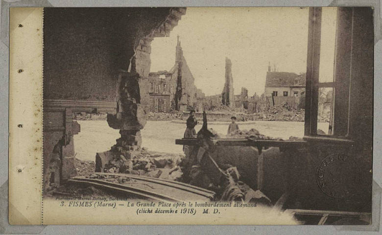FISMES. 3-La Grande Place après le bombardement. Bordeaux Édition M. Delboy (33 - Bordeaux imp. M. Delboy). [vers 1918] 