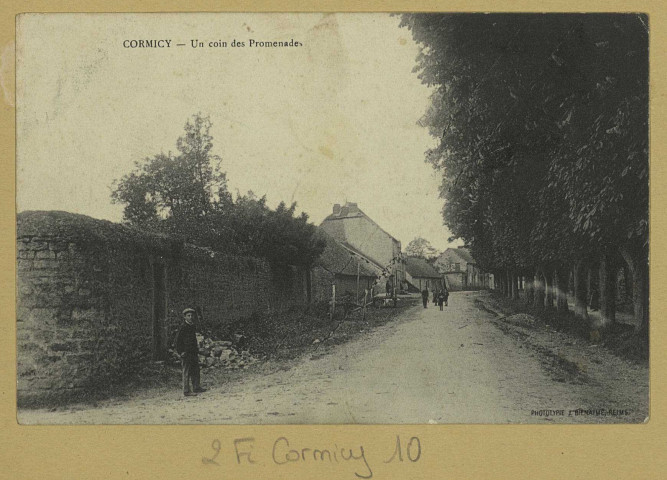 CORMICY. Un coin des Promenades. (51 - Reims J. Bienaimé). [vers 1914] 