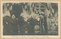 ÉPERNAY. Remise de la Croix de guerre (8 février 1920). La muse des armées écoutant le président de la République.