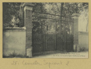 COURCELLES-SAPICOURT. Villa Senart : les portes de l'ancienne église Saint-Nicaise de Nicaise.