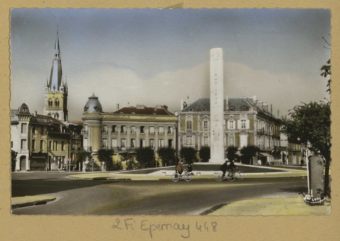 ÉPERNAY. Place de la République. 6-Le monument de la Résistance.
(71 - Mâconimp. Combier CIM).[vers 1956]