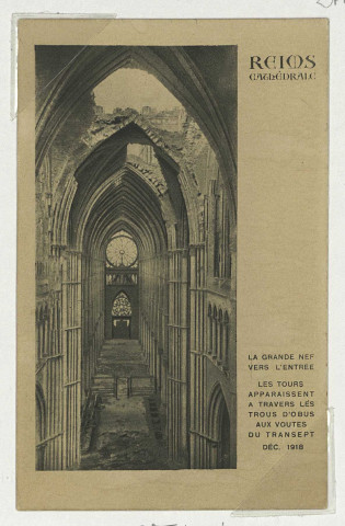 REIMS. Reims cathédrale la grande nef vers l'entrée les tours apparaissent à travers les trous d'obus aux voutes du transept déc. 1918.
Collection Antony Thouret