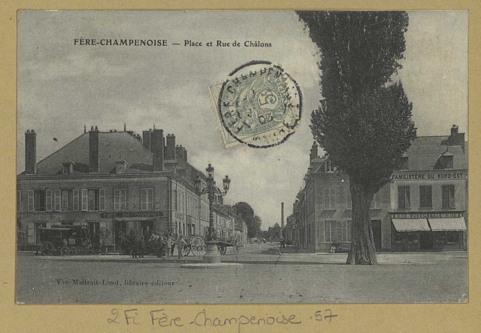 FÈRE-CHAMPENOISE. Place et rue de Châlons. Lib. Édition Vve Maltrait-Linot. [vers 1906] 