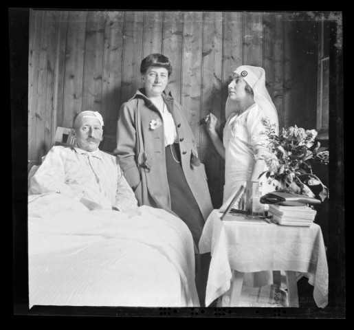 Guerre 1914-1918. Ambulances de Baye : photographies et négatifs.
Famille de Baye  :photographies et portraits de famille.
